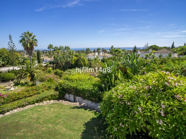 3 Bedrooms Villa in Nueva Andalucía
