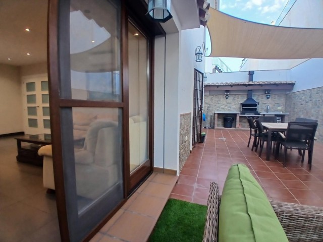 Villa con 4 Dormitorios  en Los Pacos