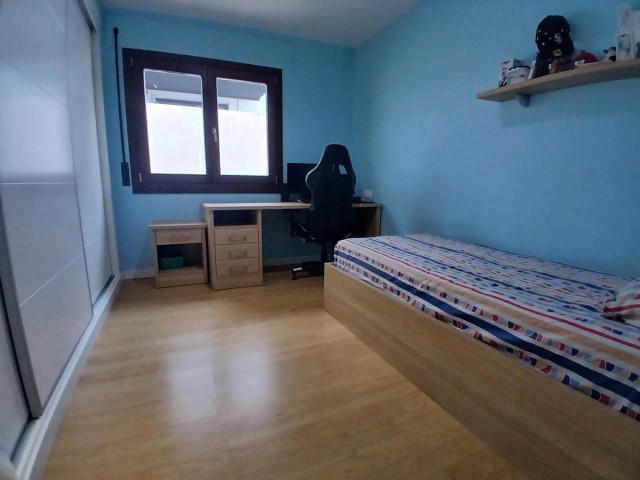 Villa con 4 Dormitorios  en Los Pacos