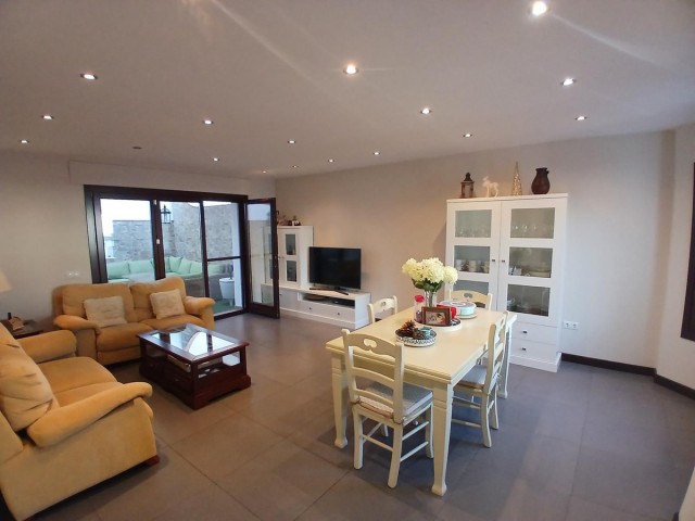 Villa con 4 Dormitorios  en Los Pacos