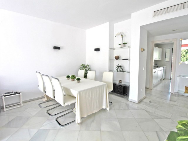 Apartamento con 3 Dormitorios  en The Golden Mile