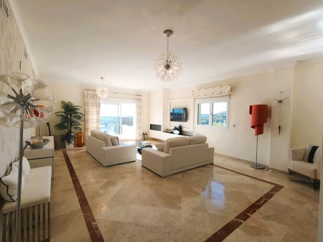 Apartamento con 2 Dormitorios  en San Roque Club