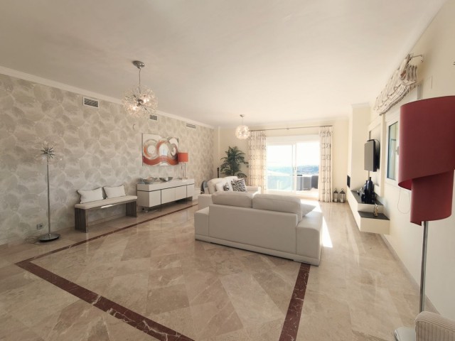 Apartamento con 2 Dormitorios  en San Roque Club