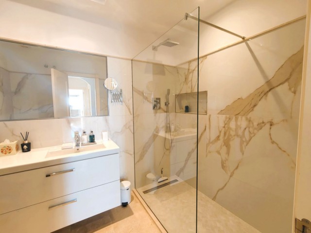 Apartamento con 2 Dormitorios  en San Roque Club