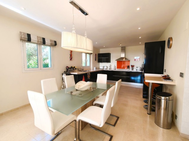 Apartamento con 2 Dormitorios  en San Roque Club