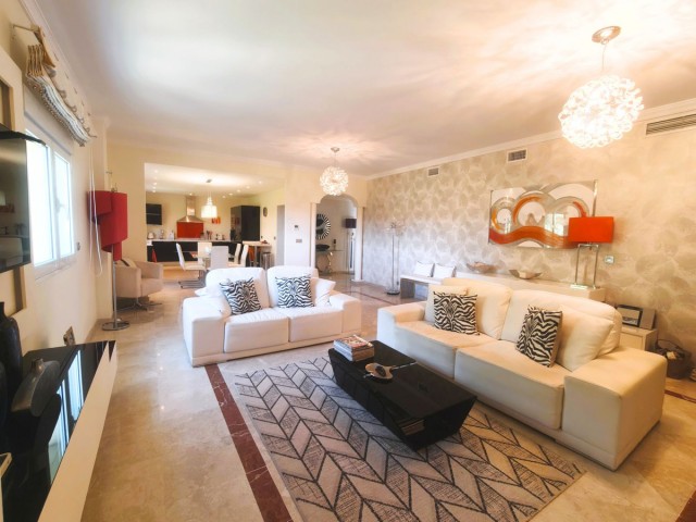 Apartamento con 2 Dormitorios  en San Roque Club