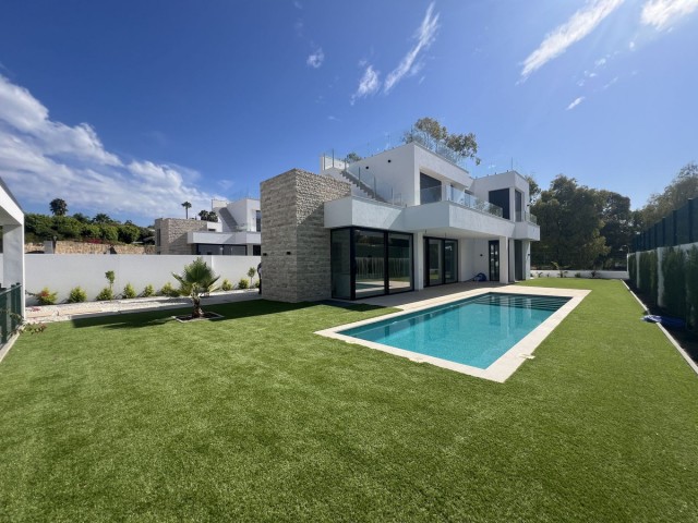 Villa con 5 Dormitorios  en Atalaya