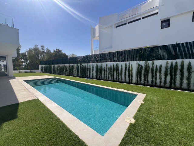Villa con 5 Dormitorios  en Atalaya