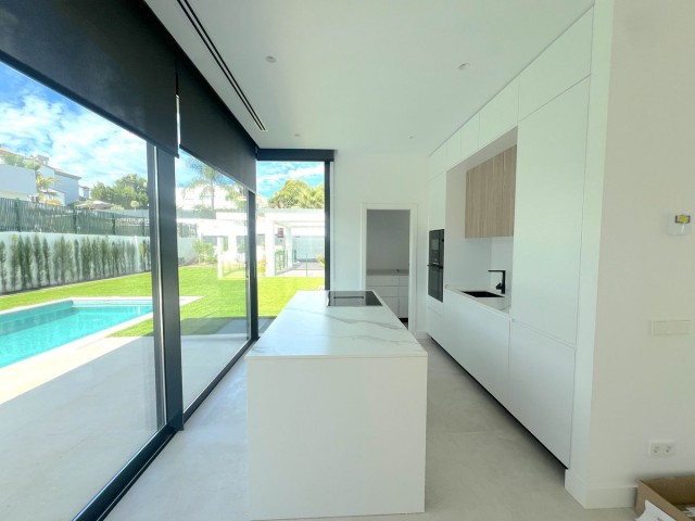 Villa con 5 Dormitorios  en Atalaya