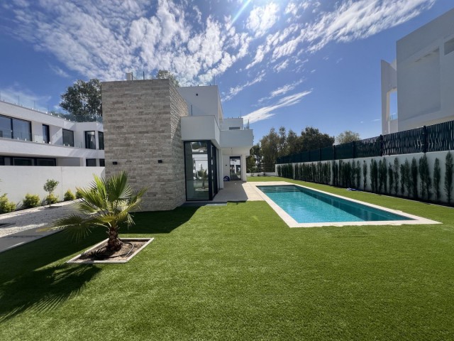 Villa con 5 Dormitorios  en Atalaya