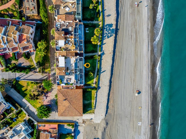 Apartamento con 3 Dormitorios  en Estepona