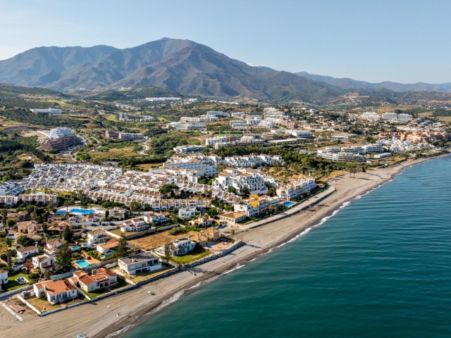 Apartamento con 3 Dormitorios  en Estepona