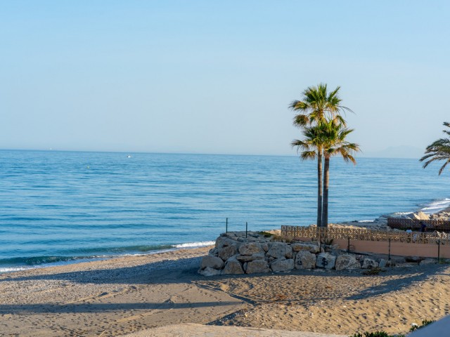 Apartamento con 3 Dormitorios  en Estepona
