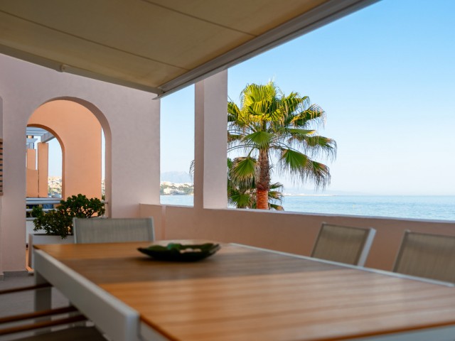 Apartamento con 3 Dormitorios  en Estepona