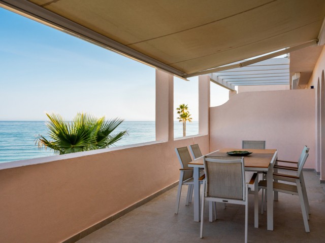 Apartamento con 3 Dormitorios  en Estepona