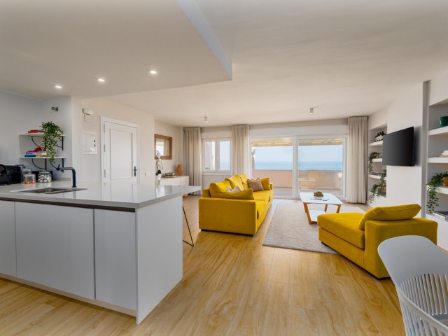 Apartamento con 3 Dormitorios  en Estepona