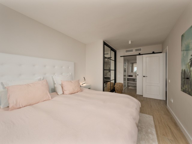 Apartamento con 3 Dormitorios  en Estepona