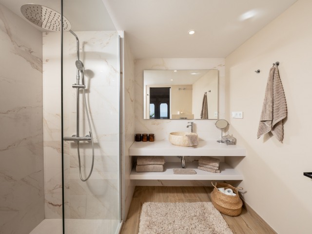 Apartamento con 3 Dormitorios  en Estepona