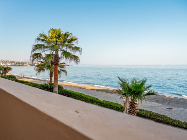 Apartamento con 3 Dormitorios  en Estepona