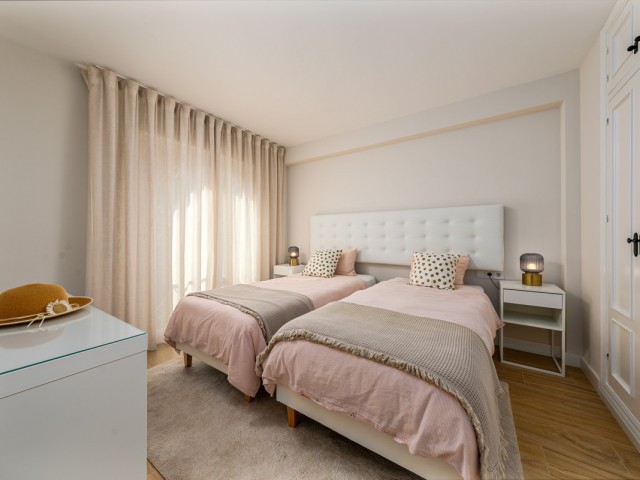 Apartamento con 3 Dormitorios  en Estepona