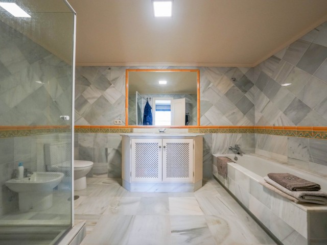 Apartamento con 2 Dormitorios  en Monte Halcones