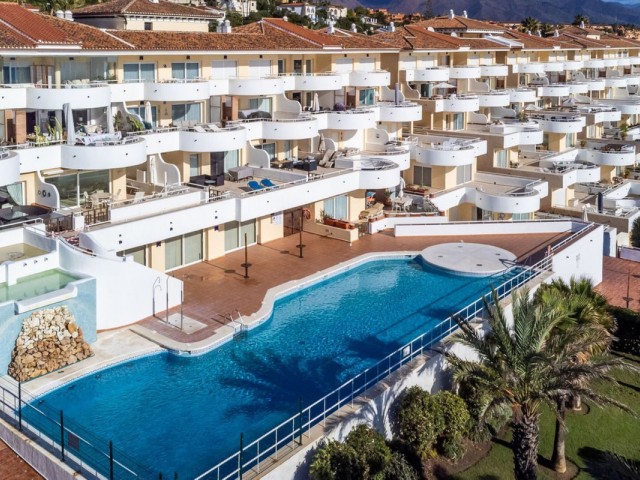 2 Bedrooms Apartment in Estepona