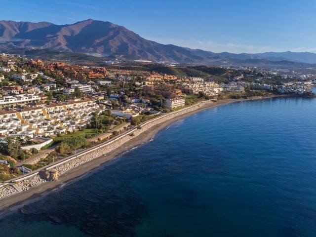 2 Bedrooms Apartment in Estepona