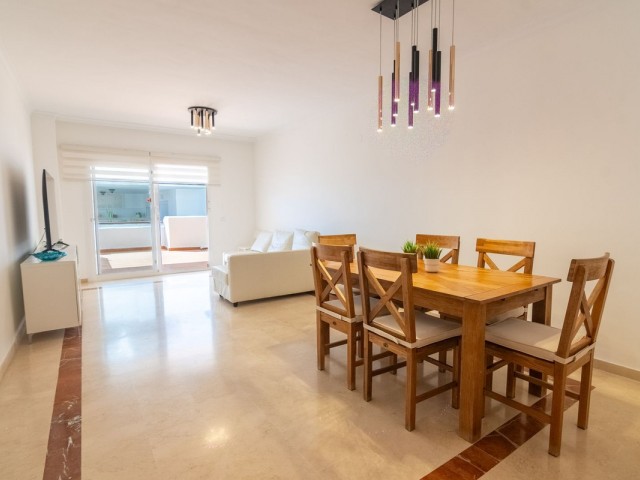 Appartement avec 3 Chambres  à Estepona