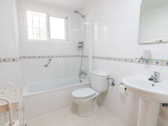 Appartement avec 3 Chambres  à Estepona