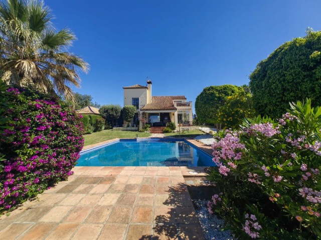 3 Bedrooms Villa in Estepona