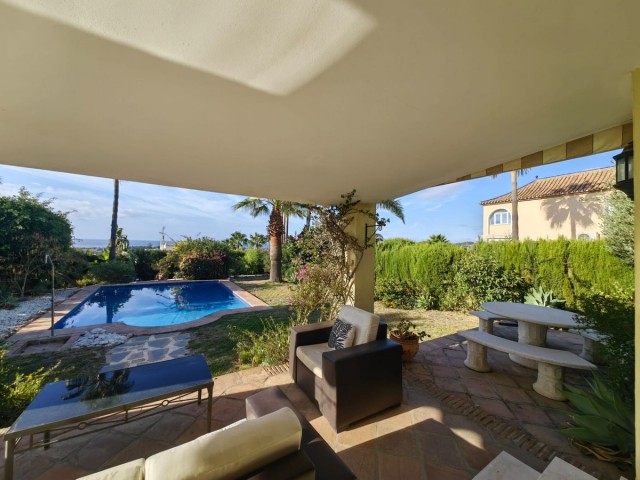 3 Bedrooms Villa in Estepona