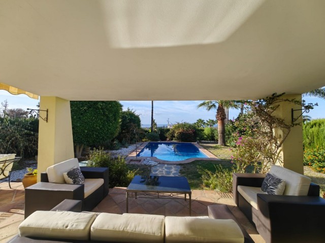 3 Bedrooms Villa in Estepona