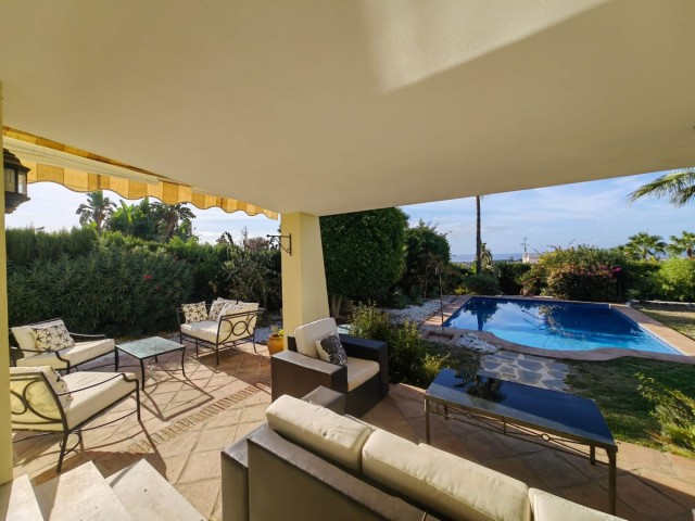 3 Bedrooms Villa in Estepona