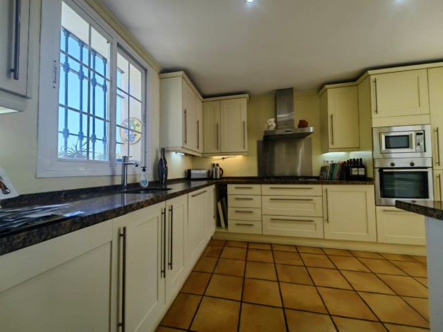 3 Bedrooms Villa in Estepona
