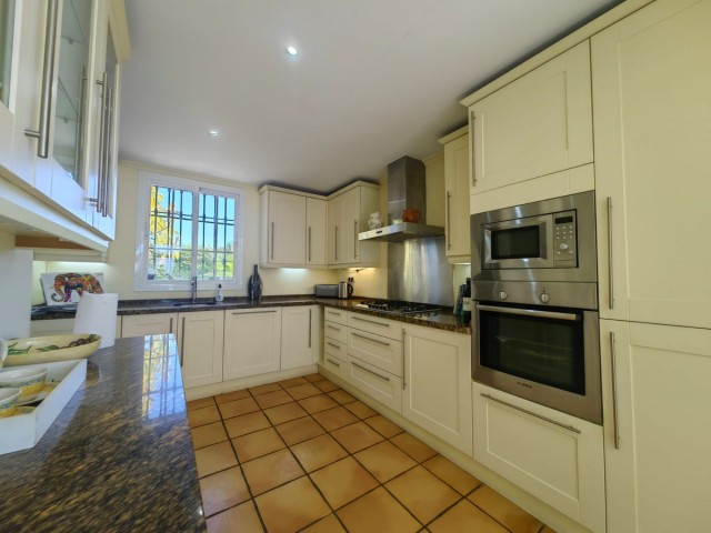 3 Bedrooms Villa in Estepona