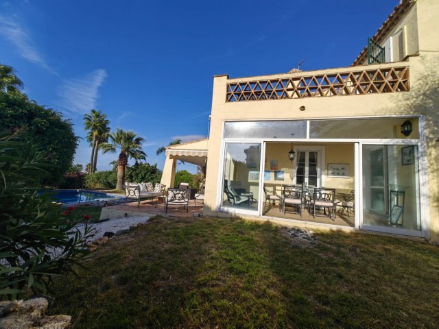 3 Bedrooms Villa in Estepona