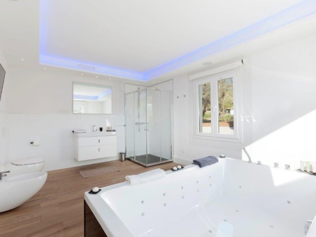 6 Bedrooms Villa in Sierra Blanca