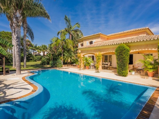 6 Bedrooms Villa in Marbesa