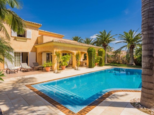 6 Bedrooms Villa in Marbesa