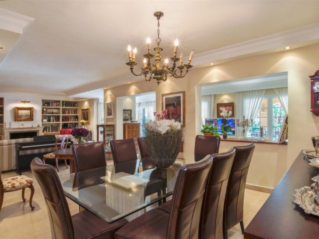 6 Bedrooms Villa in Marbesa