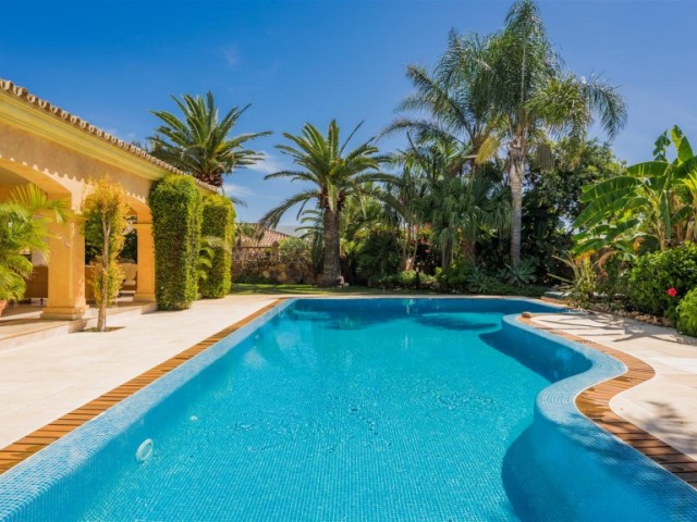 6 Bedrooms Villa in Marbesa