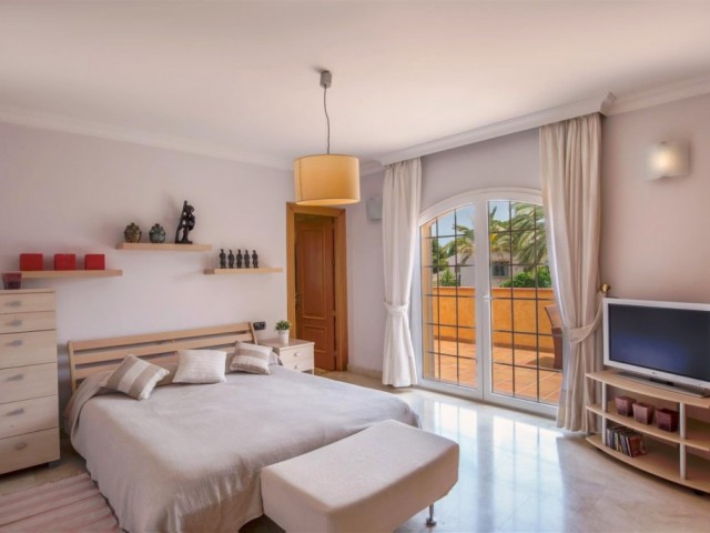6 Bedrooms Villa in Marbesa