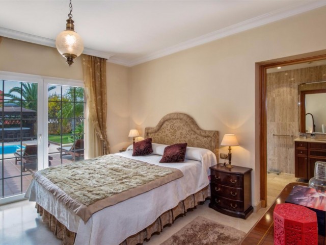 6 Bedrooms Villa in Marbesa