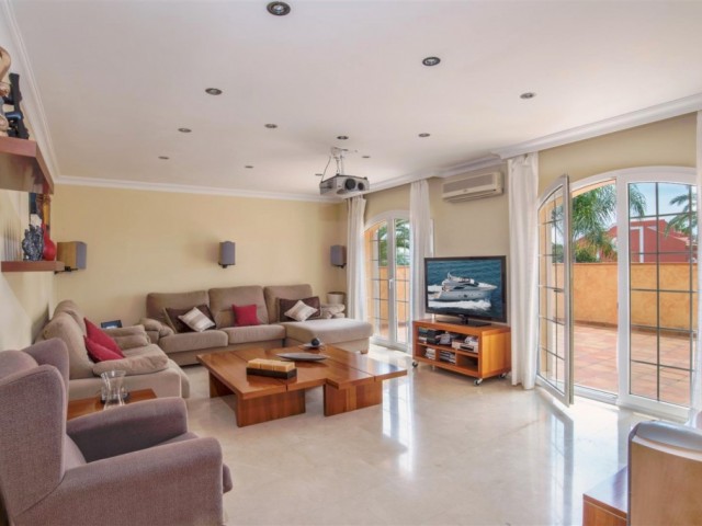 6 Bedrooms Villa in Marbesa