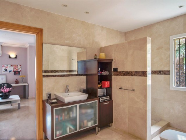 6 Bedrooms Villa in Marbesa