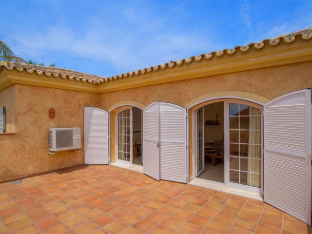 6 Bedrooms Villa in Marbesa