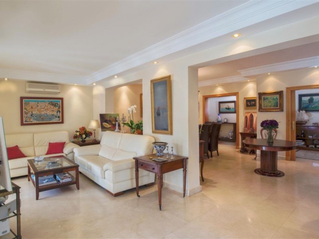 6 Bedrooms Villa in Marbesa