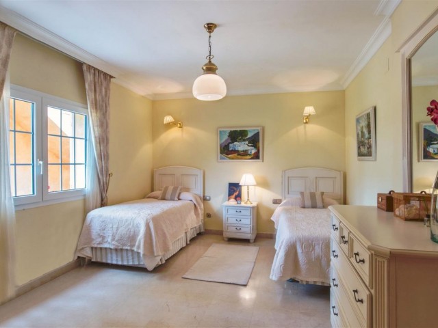 6 Bedrooms Villa in Marbesa