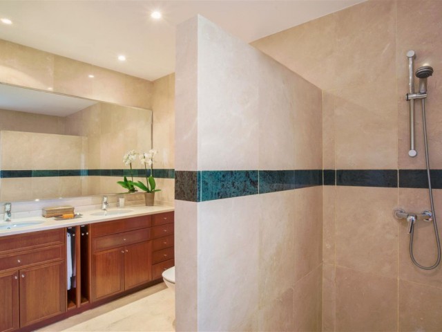 6 Bedrooms Villa in Marbesa