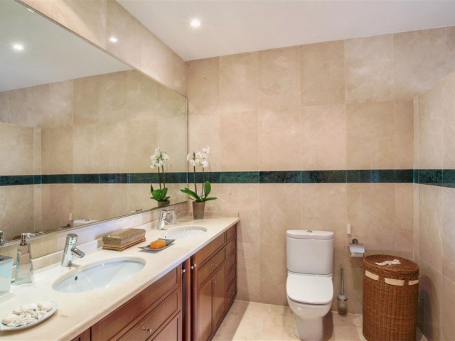 6 Bedrooms Villa in Marbesa